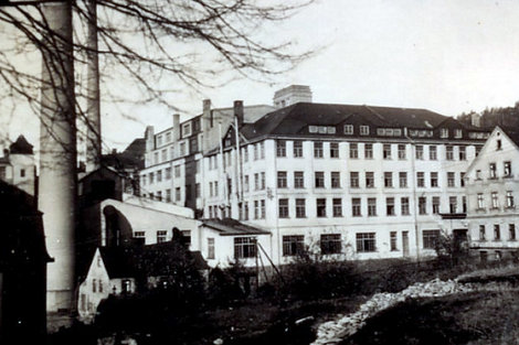 Das große Fabrikgebäude der Firma Nier & Ehmer nach 1927